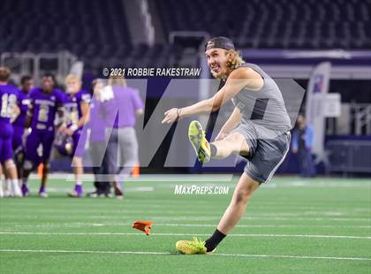 Thumbnail 3 in Hawley vs. Shiner (UIL Football 2A D1 Finals) photogallery.