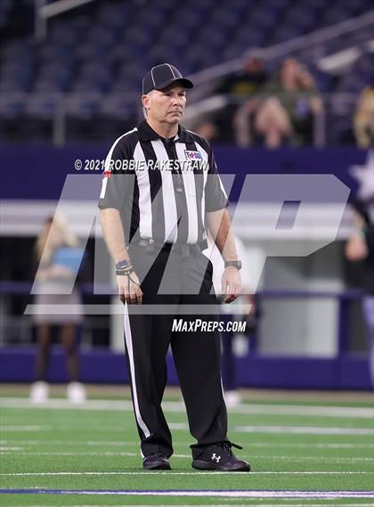 Thumbnail 2 in Hawley vs. Shiner (UIL Football 2A D1 Finals) photogallery.