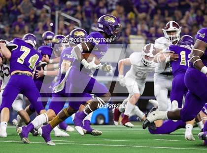 Thumbnail 3 in Hawley vs. Shiner (UIL Football 2A D1 Finals) photogallery.