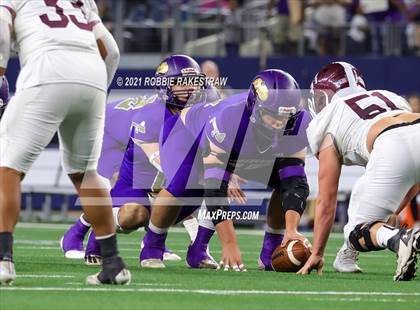 Thumbnail 1 in Hawley vs. Shiner (UIL Football 2A D1 Finals) photogallery.