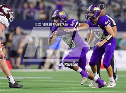 Thumbnail 3 in Hawley vs. Shiner (UIL Football 2A D1 Finals) photogallery.