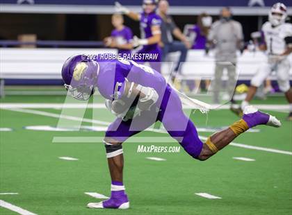 Thumbnail 2 in Hawley vs. Shiner (UIL Football 2A D1 Finals) photogallery.