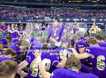 Thumbnail 3 in Hawley vs. Shiner (UIL Football 2A D1 Finals) photogallery.