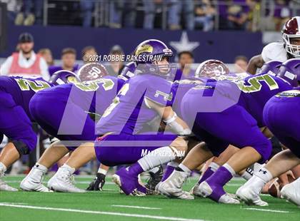 Thumbnail 2 in Hawley vs. Shiner (UIL Football 2A D1 Finals) photogallery.