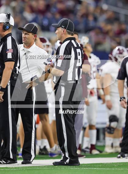 Thumbnail 1 in Hawley vs. Shiner (UIL Football 2A D1 Finals) photogallery.