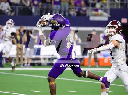 Thumbnail 1 in Hawley vs. Shiner (UIL Football 2A D1 Finals) photogallery.