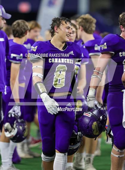 Thumbnail 2 in Hawley vs. Shiner (UIL Football 2A D1 Finals) photogallery.