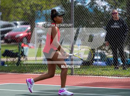 Thumbnail 2 in CHSAA 5A Semifinals photogallery.