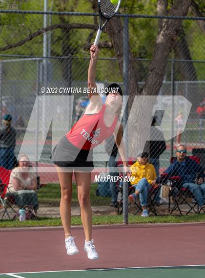 Thumbnail 1 in CHSAA 5A Semifinals photogallery.