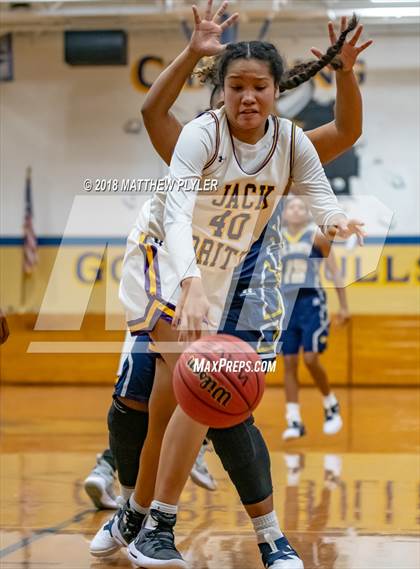 Thumbnail 2 in E.E. Smith vs. Jack Britt (Cumberland County Schools Basketball Holiday Classic) photogallery.