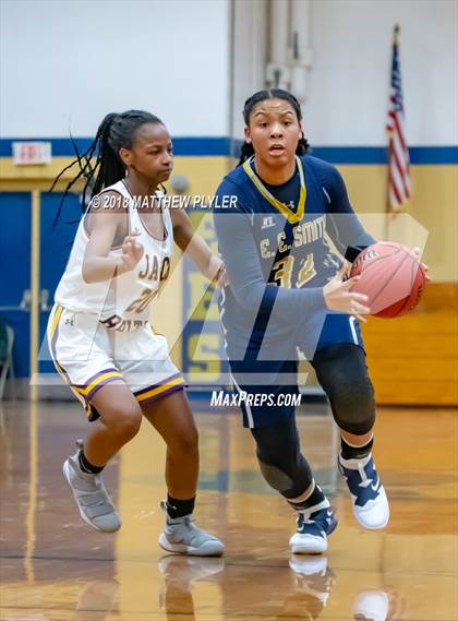 Thumbnail 2 in E.E. Smith vs. Jack Britt (Cumberland County Schools Basketball Holiday Classic) photogallery.