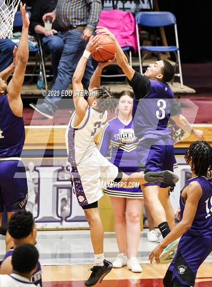 Thumbnail 3 in Caverna vs. Bardstown (KHSAA 5th Region Tournament) photogallery.