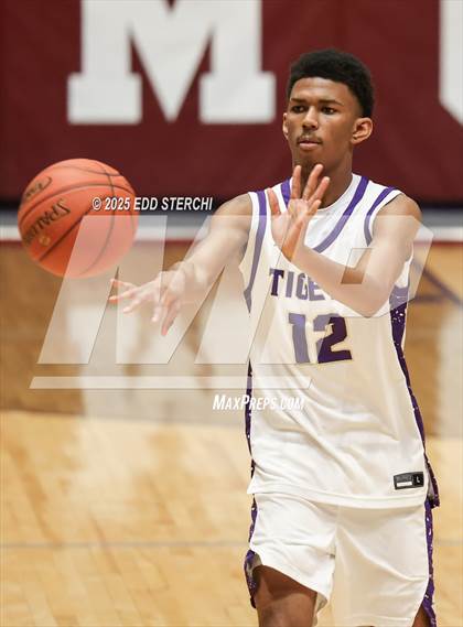 Thumbnail 1 in Caverna vs. Bardstown (KHSAA 5th Region Tournament) photogallery.