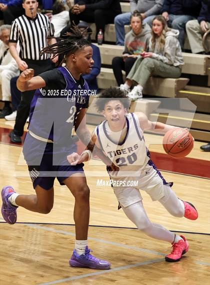 Thumbnail 1 in Caverna vs. Bardstown (KHSAA 5th Region Tournament) photogallery.