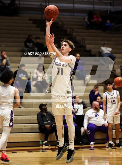 Thumbnail 1 in Caverna vs. Bardstown (KHSAA 5th Region Tournament) photogallery.