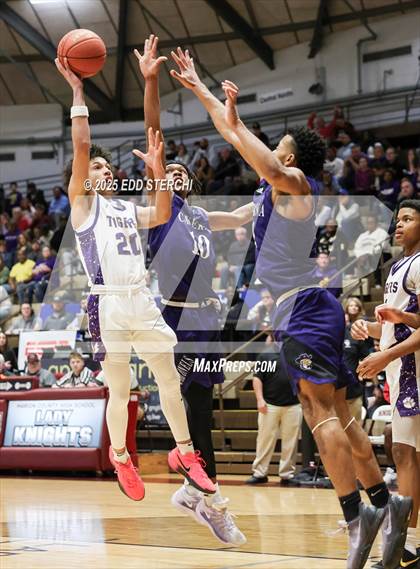 Thumbnail 2 in Caverna vs. Bardstown (KHSAA 5th Region Tournament) photogallery.