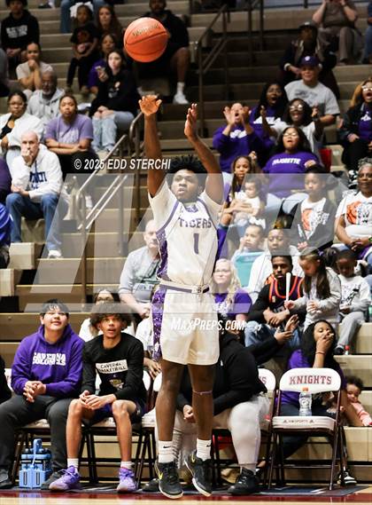 Thumbnail 3 in Caverna vs. Bardstown (KHSAA 5th Region Tournament) photogallery.