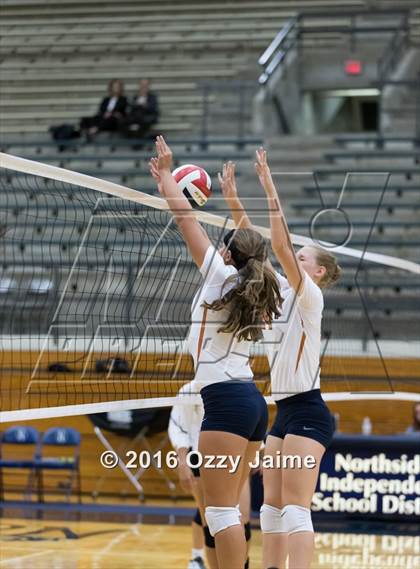 Thumbnail 3 in Brennan vs. Madison photogallery.
