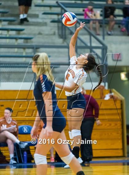 Thumbnail 3 in Brennan vs. Madison photogallery.