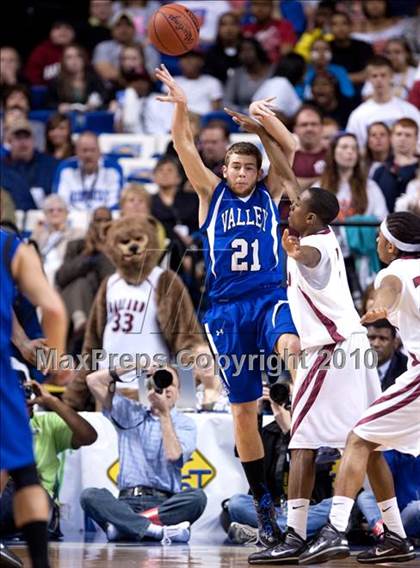 Thumbnail 1 in Ballard vs. Shelby Valley (KHSAA Sweet 16 Final) photogallery.