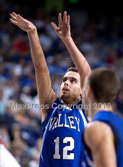 Thumbnail 3 in Ballard vs. Shelby Valley (KHSAA Sweet 16 Final) photogallery.