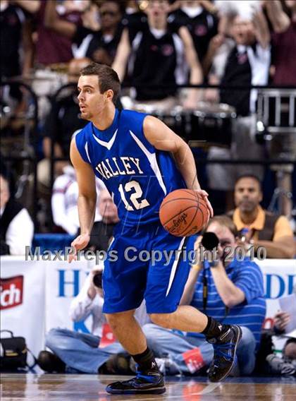 Thumbnail 2 in Ballard vs. Shelby Valley (KHSAA Sweet 16 Final) photogallery.