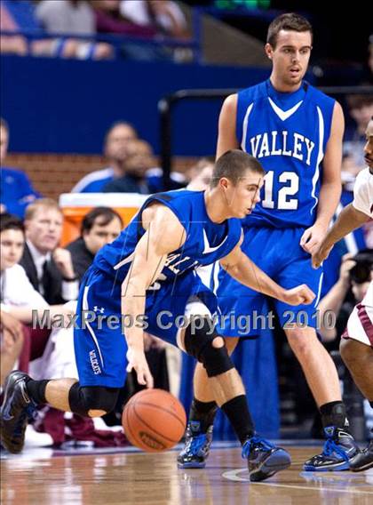 Thumbnail 3 in Ballard vs. Shelby Valley (KHSAA Sweet 16 Final) photogallery.