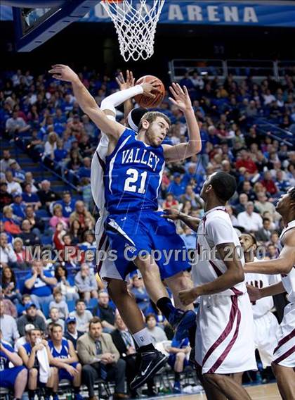 Thumbnail 3 in Ballard vs. Shelby Valley (KHSAA Sweet 16 Final) photogallery.
