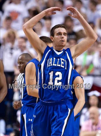 Thumbnail 3 in Ballard vs. Shelby Valley (KHSAA Sweet 16 Final) photogallery.