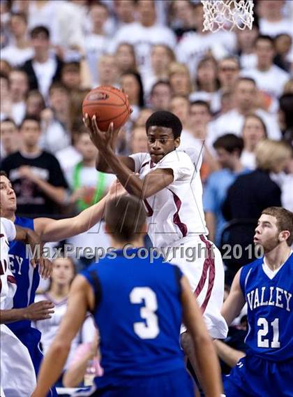Thumbnail 2 in Ballard vs. Shelby Valley (KHSAA Sweet 16 Final) photogallery.