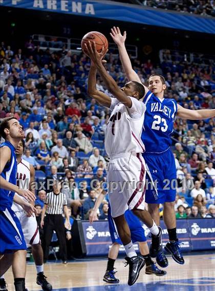 Thumbnail 3 in Ballard vs. Shelby Valley (KHSAA Sweet 16 Final) photogallery.