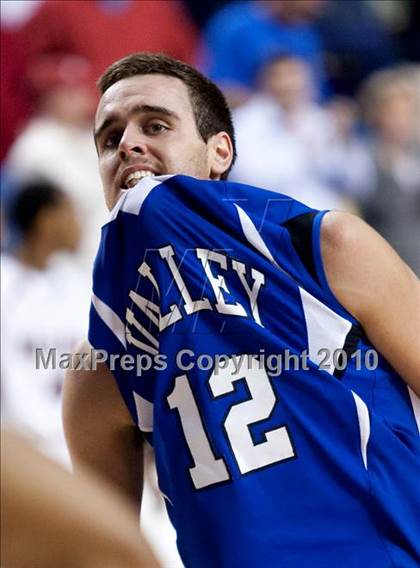 Thumbnail 2 in Ballard vs. Shelby Valley (KHSAA Sweet 16 Final) photogallery.