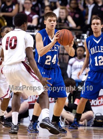 Thumbnail 1 in Ballard vs. Shelby Valley (KHSAA Sweet 16 Final) photogallery.