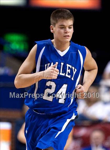 Thumbnail 2 in Ballard vs. Shelby Valley (KHSAA Sweet 16 Final) photogallery.