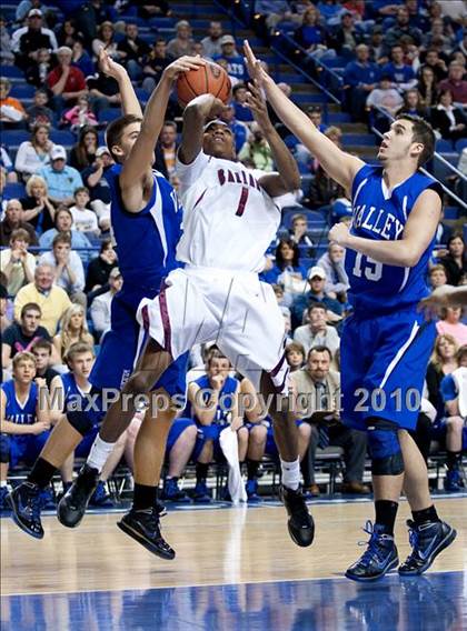 Thumbnail 3 in Ballard vs. Shelby Valley (KHSAA Sweet 16 Final) photogallery.