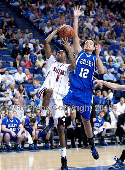 Thumbnail 3 in Ballard vs. Shelby Valley (KHSAA Sweet 16 Final) photogallery.