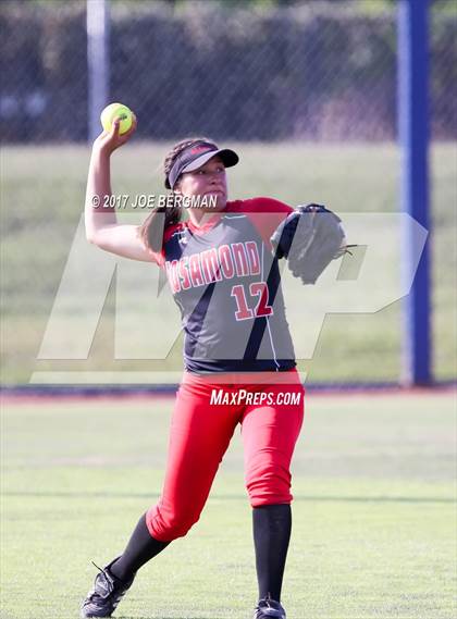 Thumbnail 2 in Coalinga vs. Rosamond (CIF CS D5 Final) photogallery.