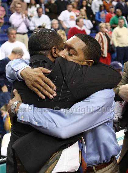 Thumbnail 3 in Holmes vs Central (Ky. Sweet 16 Final) photogallery.