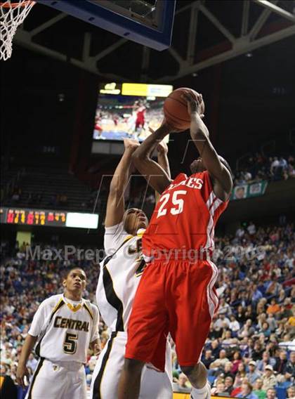 Thumbnail 2 in Holmes vs Central (Ky. Sweet 16 Final) photogallery.