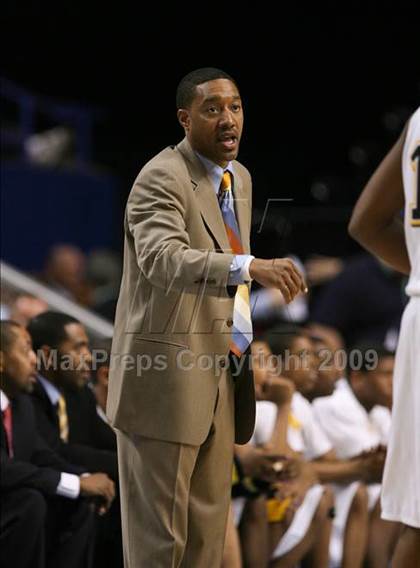 Thumbnail 1 in Holmes vs Central (Ky. Sweet 16 Final) photogallery.
