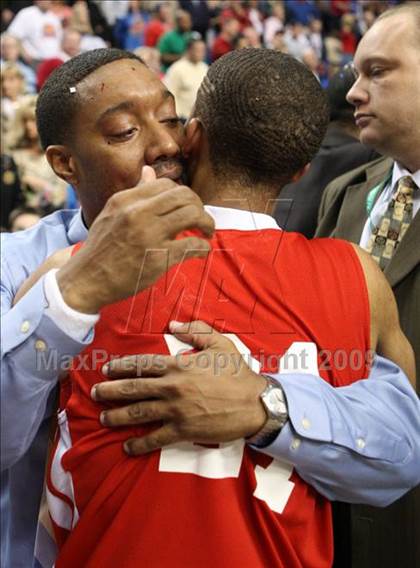 Thumbnail 1 in Holmes vs Central (Ky. Sweet 16 Final) photogallery.