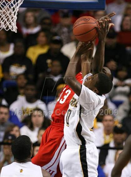 Thumbnail 1 in Holmes vs Central (Ky. Sweet 16 Final) photogallery.