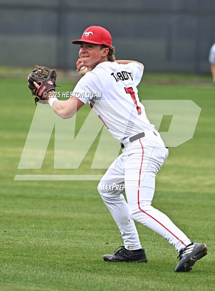 Thumbnail 2 in Aquinas vs. Yorba Linda (National Classic) photogallery.