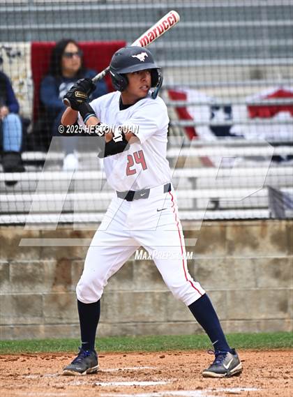 Thumbnail 2 in Aquinas vs. Yorba Linda (National Classic) photogallery.