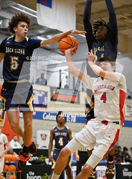 Thumbnail 3 in Boca Ciega vs Northside Christian photogallery.