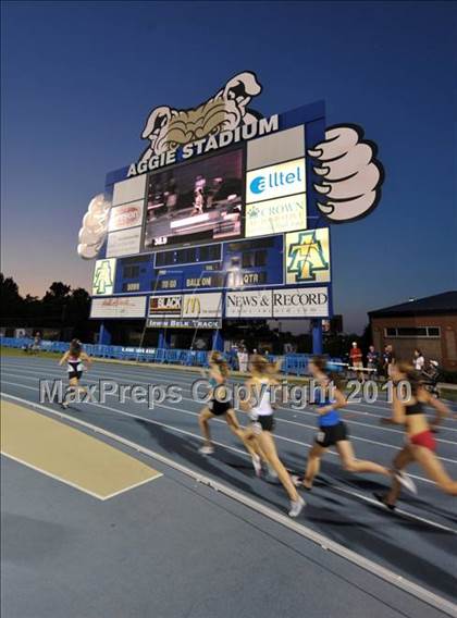 Thumbnail 2 in New Balance Nationals photogallery.