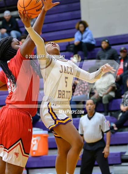 Thumbnail 2 in Seventy-First @ Jack Britt (SAC Conference Championship) photogallery.