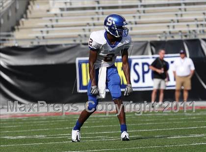 Thumbnail 1 in Oscar Smith vs. Pickerington Central (Kirk Herbstreit National Kickoff Classic) photogallery.