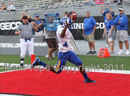 Thumbnail 3 in Oscar Smith vs. Pickerington Central (Kirk Herbstreit National Kickoff Classic) photogallery.