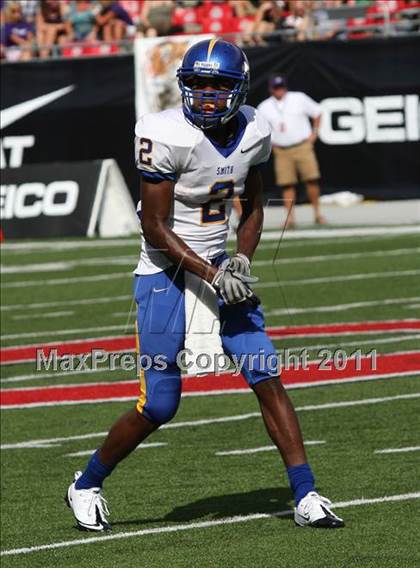 Thumbnail 1 in Oscar Smith vs. Pickerington Central (Kirk Herbstreit National Kickoff Classic) photogallery.